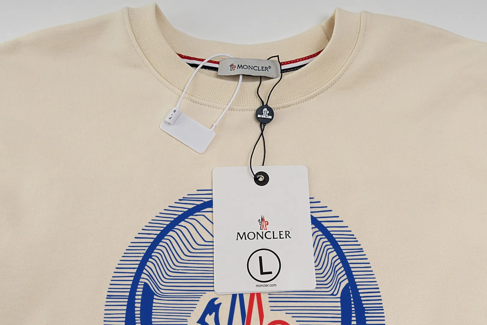 【 Quality】【 MONCLER】【In Stock 】 2024 New Arrival Premium 3D LOGO ， ， Premium ⚠️ ： 460 ， 21S 10S 26/2 1*1 ！ ， ， ， ， ， ！ Same Style ✔️ Same Style： ❗ ✔️【 Same Style， In Stock！】 ➡️Size：S M L XL XXL ➡️ ：Black White ⚠️Size Size